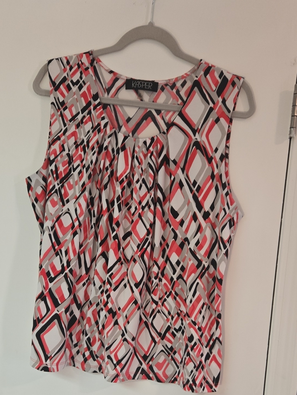 Kasper Coral Black White Geometric Sleeveless Top